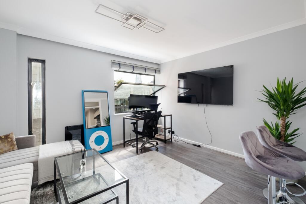 1 bed 1st Floor Flat for rent in London. From Hamptons Lettings - City