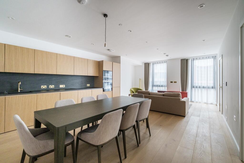 3 bed 1st Floor Flat for rent in Camden Town. From Hamptons Lettings - City 3 bed 1st Floor Flat for rent in Camden Town. From Hamptons Lettings - City