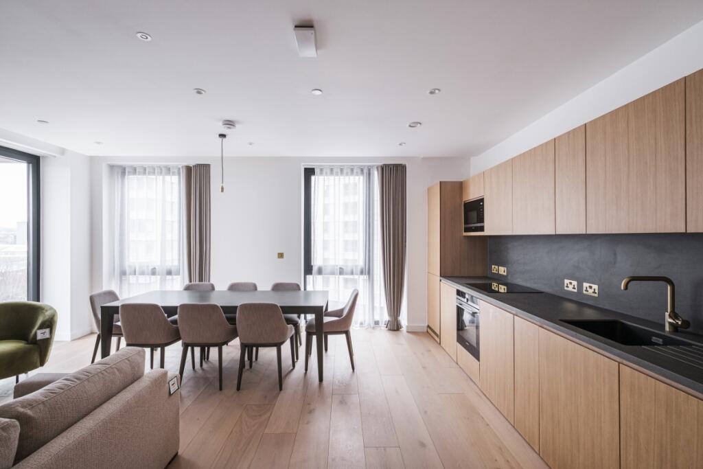 3 bed 1st Floor Flat for rent in Camden Town. From Hamptons Lettings - City 3 bed 1st Floor Flat for rent in Camden Town. From Hamptons Lettings - City