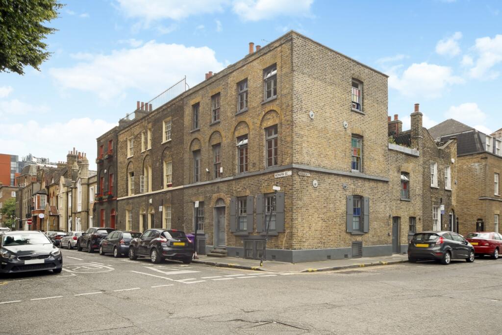 4 bed End of Terrace for rent in Stepney. From Hamptons Lettings - City 4 bed End of Terrace for rent in Stepney. From Hamptons Lettings - City