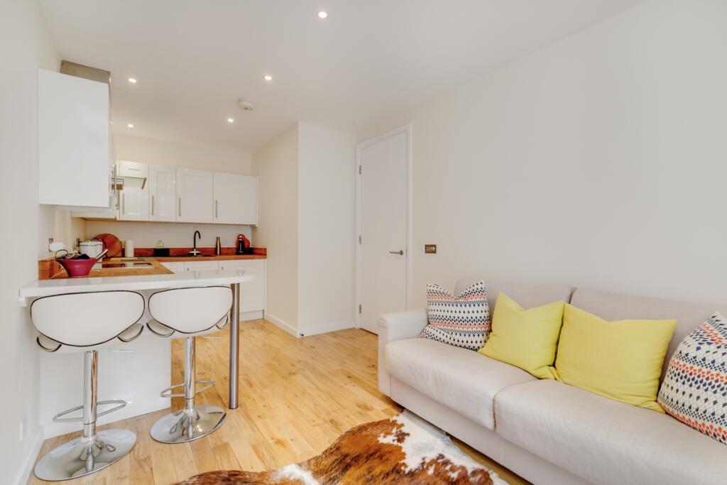1 bed 1st Floor Flat for rent in London. From Hamptons Lettings - City