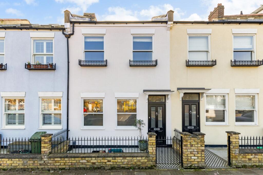 4 bed Mid Terraced House for rent in Penge. From Hamptons - Dulwich 4 bed Mid Terraced House for rent in Penge. From Hamptons - Dulwich