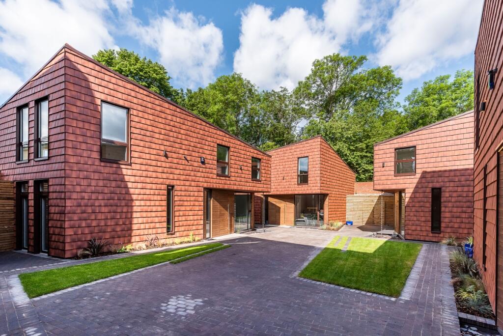 3 bed Mews for rent in Catford. From Hamptons - Dulwich