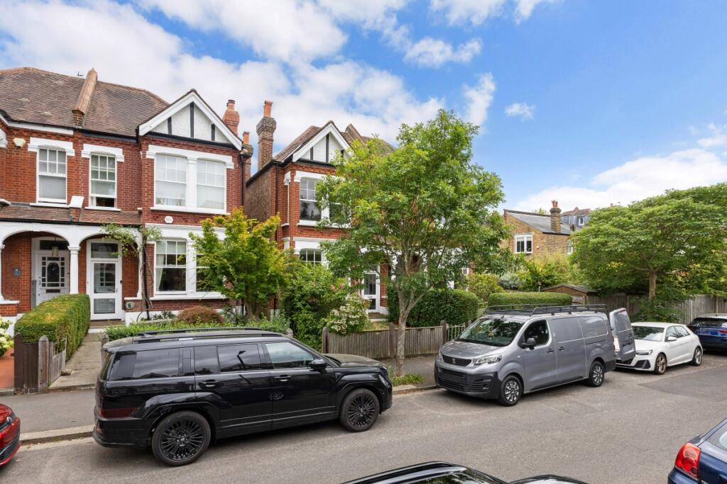 4 bed Semi Detached for rent in Camberwell. From Hamptons - Dulwich 4 bed Semi Detached for rent in Camberwell. From Hamptons - Dulwich