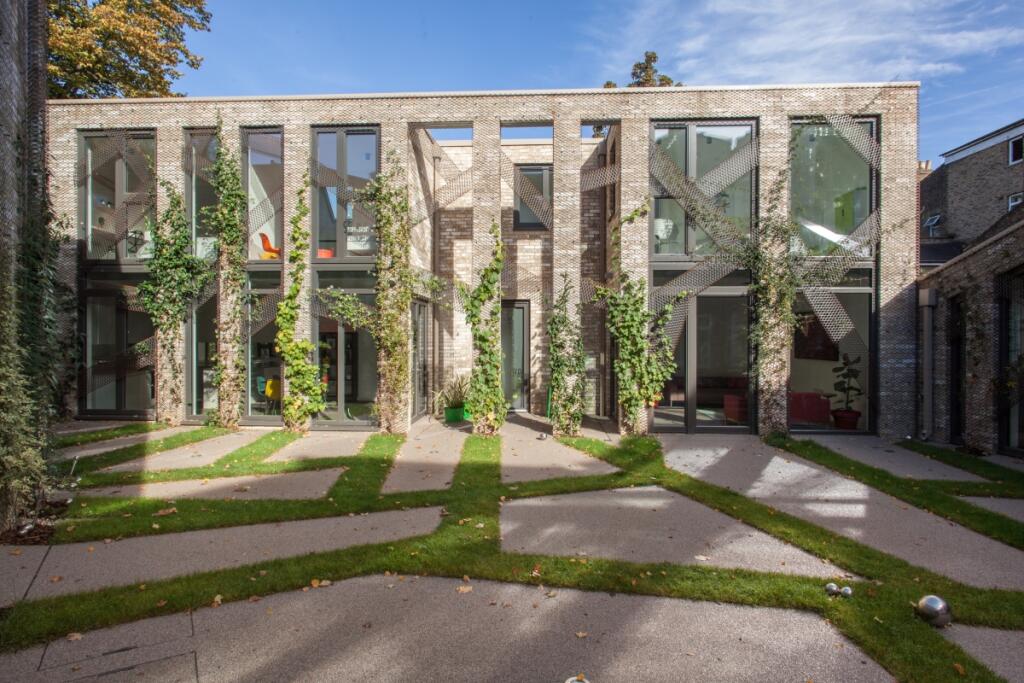 3 bed Mews for rent in Catford. From Hamptons - Dulwich 3 bed Mews for rent in Catford. From Hamptons - Dulwich