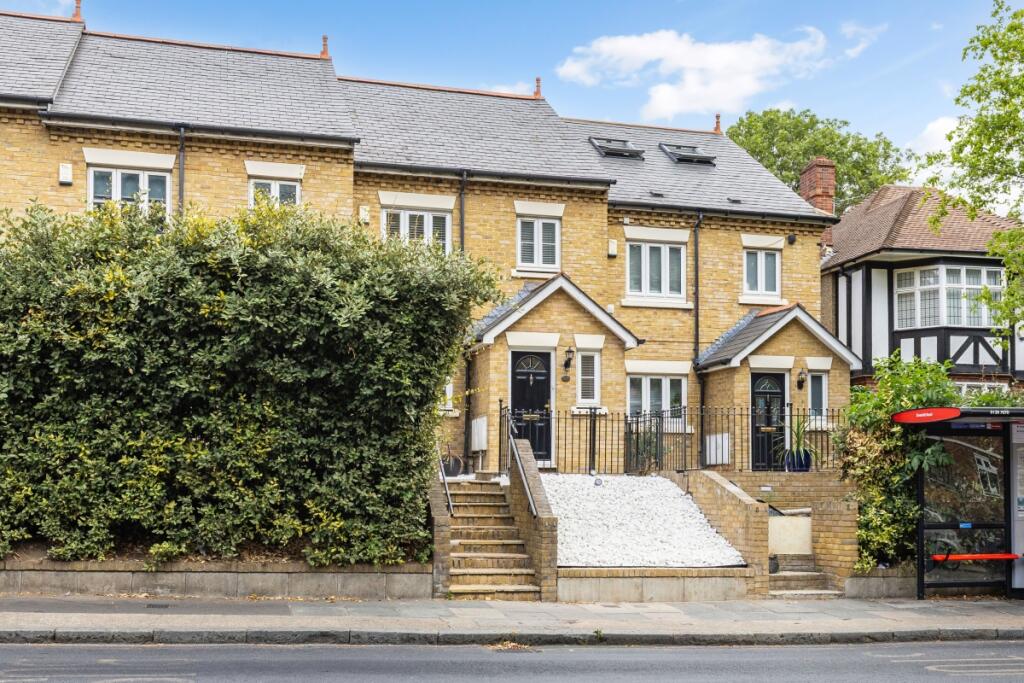 3 bed Mid Terraced House for rent in Penge. From Hamptons - Dulwich