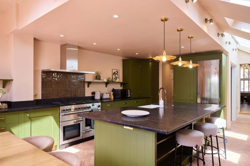 3 bed Mid Terraced House for rent in Bermondsey. From Hamptons - Dulwich