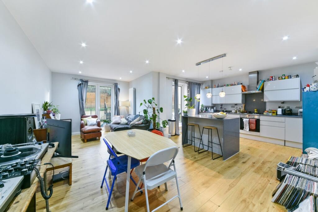 2 bed 1st Floor Flat for rent in Camberwell. From Hamptons - Dulwich