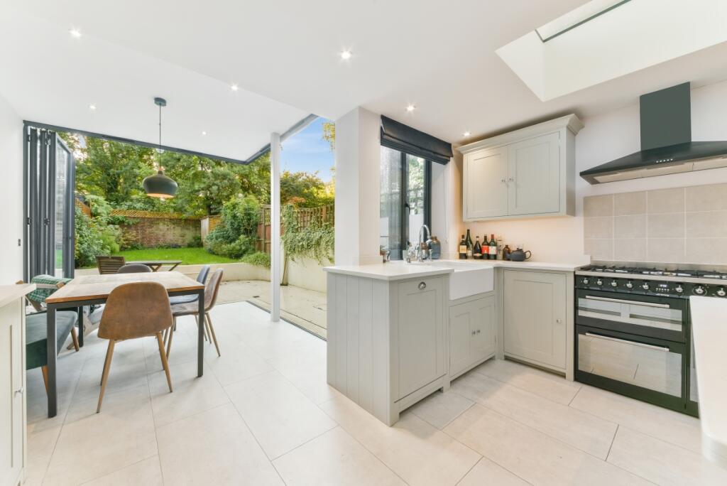 4 bed Mid Terraced House for rent in Clapham. From Hamptons - Dulwich 4 bed Mid Terraced House for rent in Clapham. From Hamptons - Dulwich