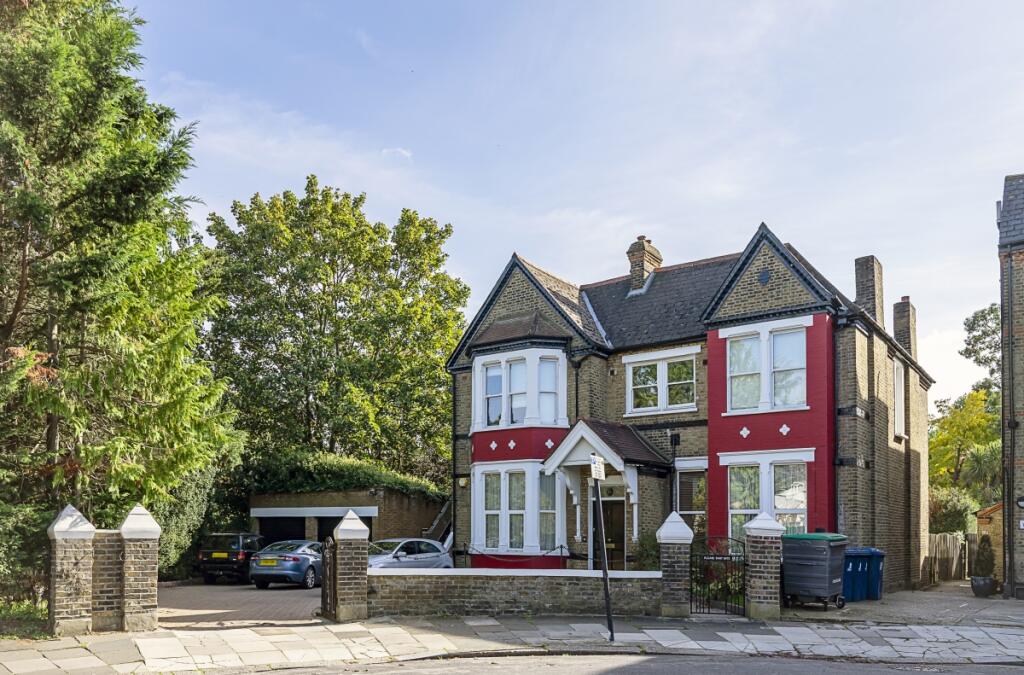 2 bed 1st Floor Flat for rent in Acton. From Hamptons - Ealing