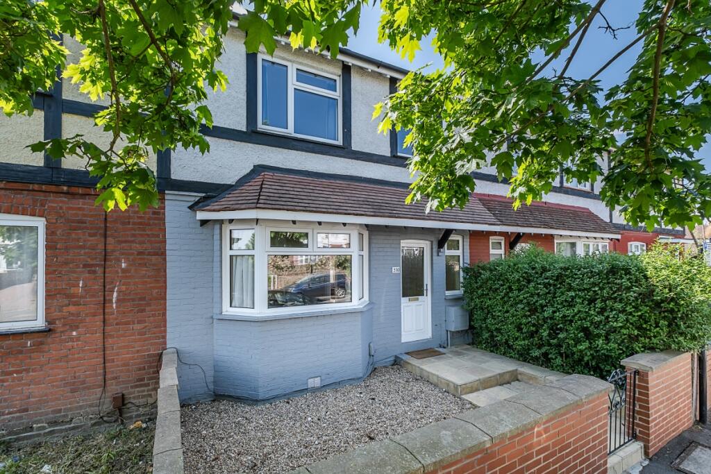 3 bed Mid Terraced House for rent in Brentford. From Hamptons - Ealing