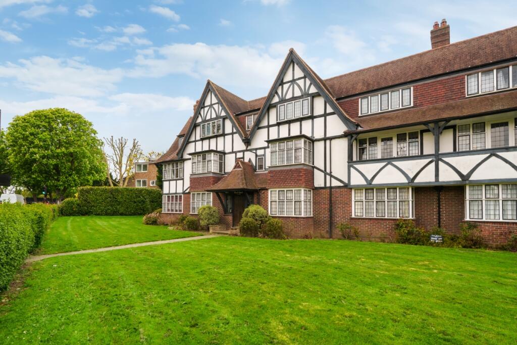3 bed 1st Floor Flat for rent in Acton. From Hamptons - Ealing
