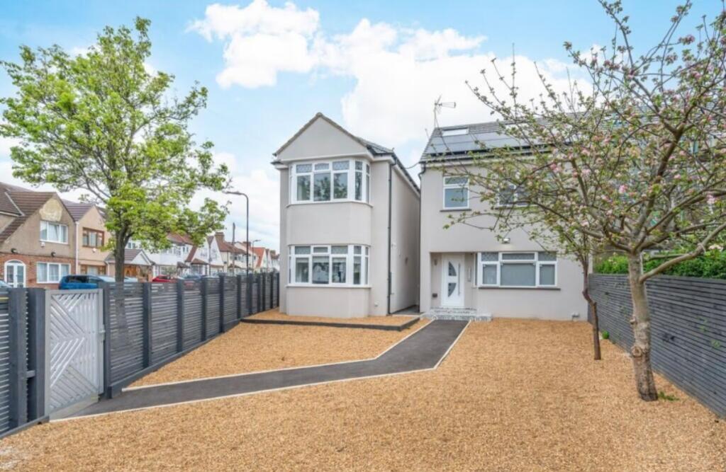 4 bed 1st Floor Flat for rent in Greenford. From Hamptons - Ealing 4 bed 1st Floor Flat for rent in Greenford. From Hamptons - Ealing