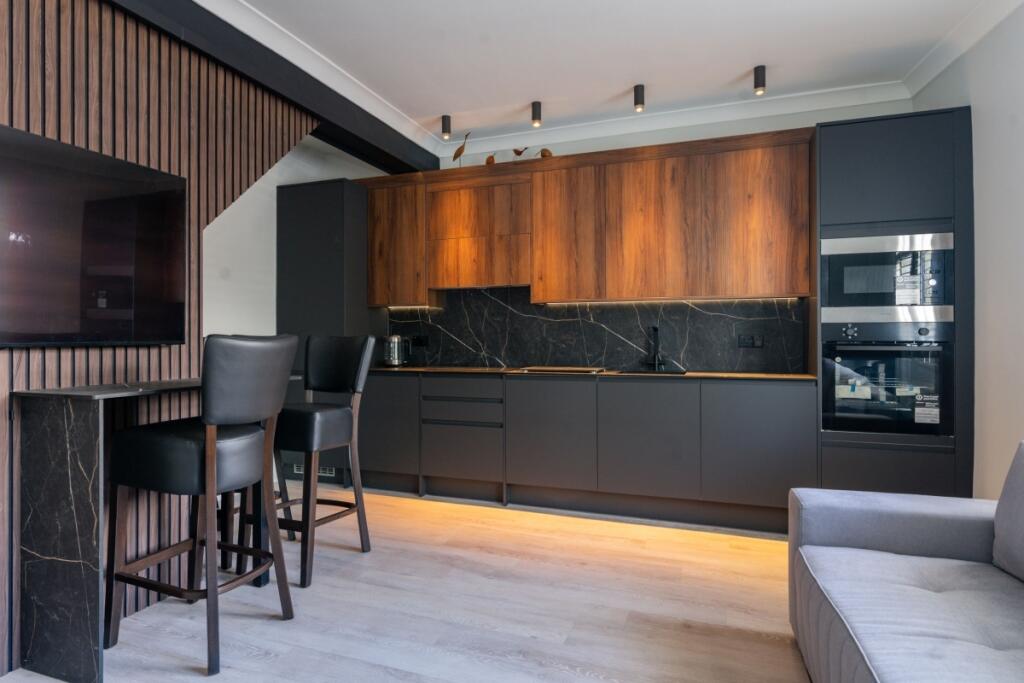 2 bed 1st Floor Flat for rent in Brentford. From Hamptons - Ealing