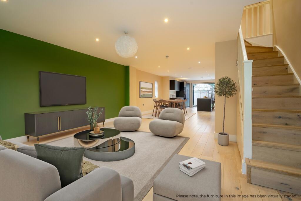 3 bed 1st Floor Flat for rent in Greenford. From Hamptons - Ealing