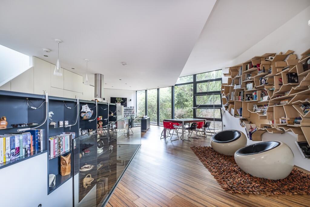 5 bed Semi Detached for rent in Wandsworth. From Hamptons - Earlsfield & Southfields