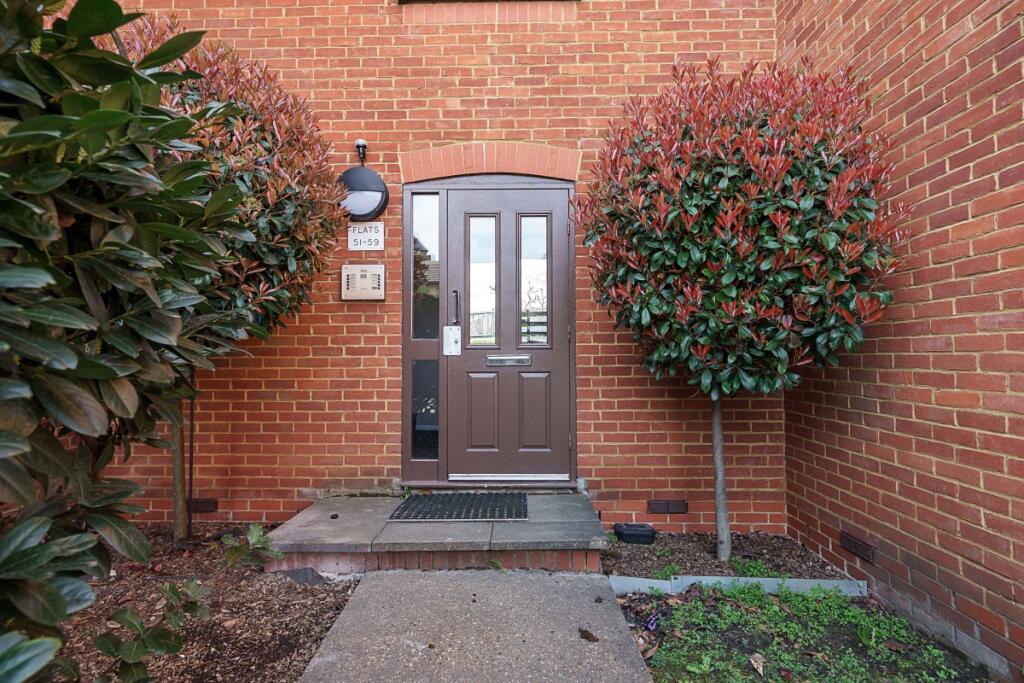 2 bed 1st Floor Flat for rent in Wandsworth. From Hamptons - Earlsfield & Southfields