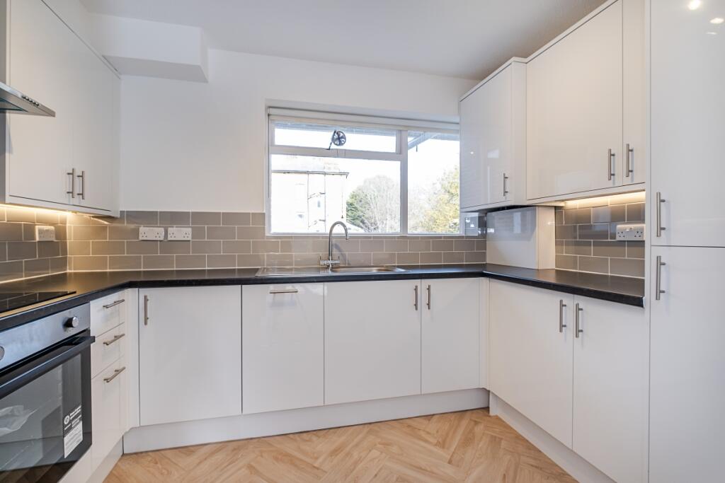 1 bed 1st Floor Flat for rent in Wandsworth. From Hamptons - Earlsfield & Southfields