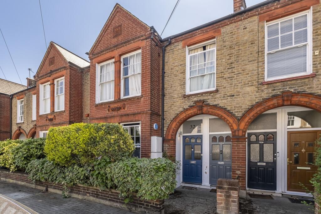 2 bed Annexe for rent in Wandsworth. From Hamptons - Earlsfield & Southfields