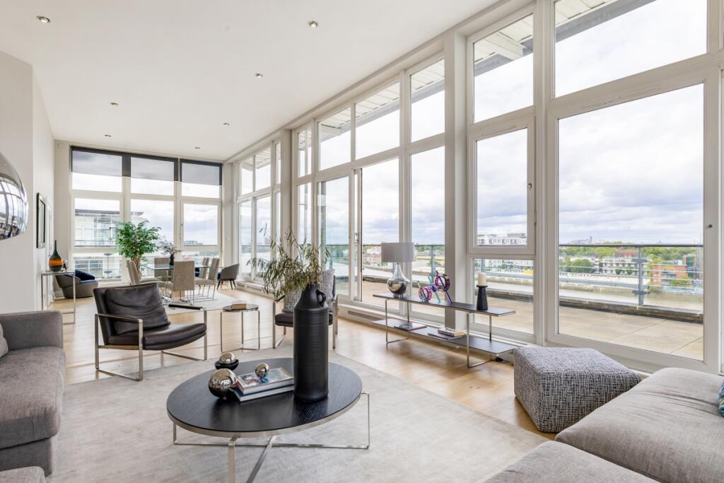 3 bed Penthouse for rent in Wandsworth. From Hamptons - Earlsfield & Southfields