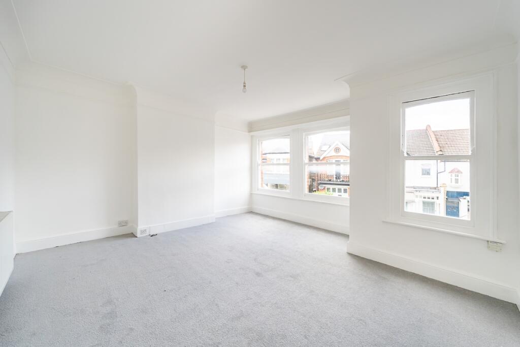 1 bed Annexe for rent in Wandsworth. From Hamptons - Earlsfield & Southfields