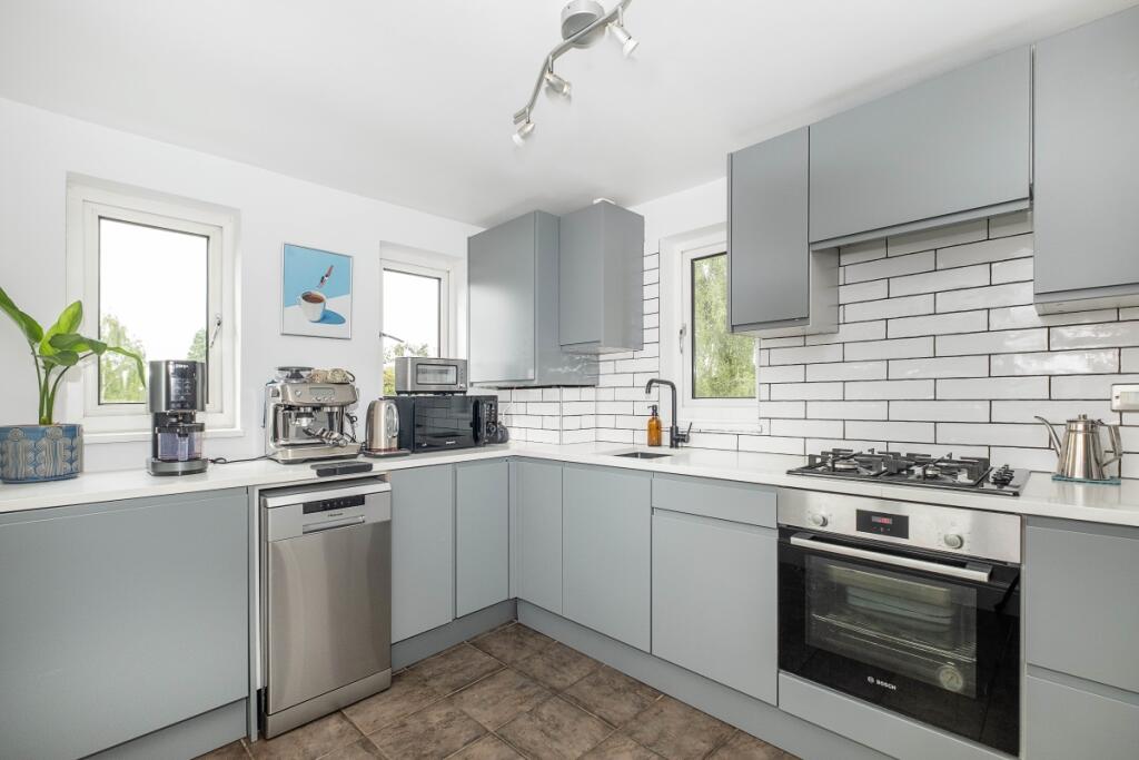 1 bed 1st Floor Flat for rent in Wandsworth. From Hamptons - Earlsfield & Southfields 1 bed 1st Floor Flat for rent in Wandsworth. From Hamptons - Earlsfield & Southfields
