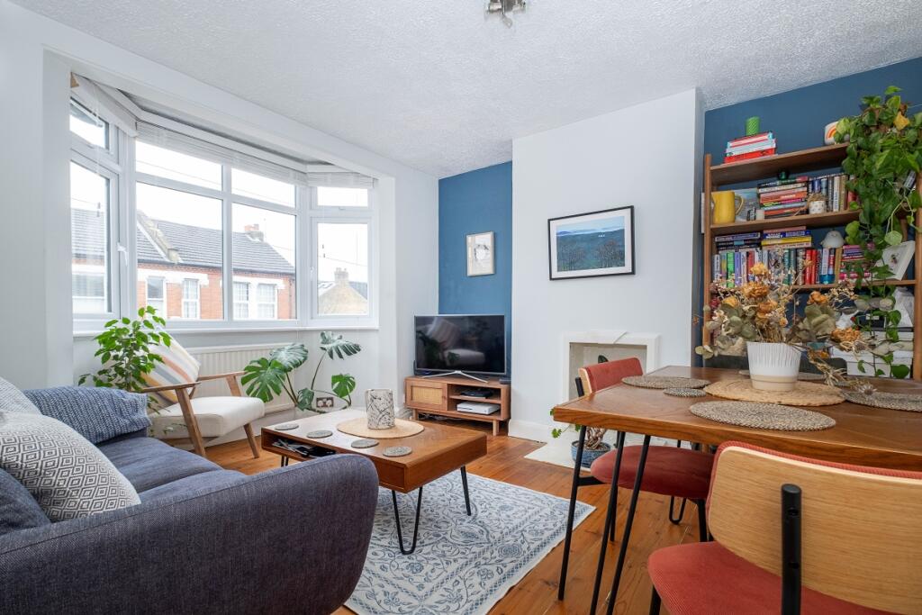 2 bed 1st Floor Flat for rent in Merton. From Hamptons - Earlsfield & Southfields