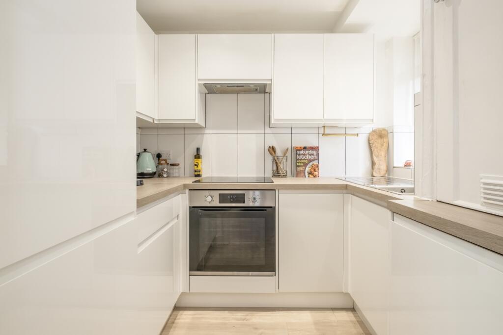 1 bed 1st Floor Flat for rent in Wandsworth. From Hamptons - Earlsfield & Southfields