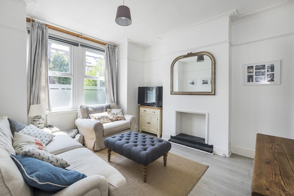 4 bed Mid Terraced House for rent in Wimbledon. From Hamptons - Earlsfield & Southfields 4 bed Mid Terraced House for rent in Wimbledon. From Hamptons - Earlsfield & Southfields