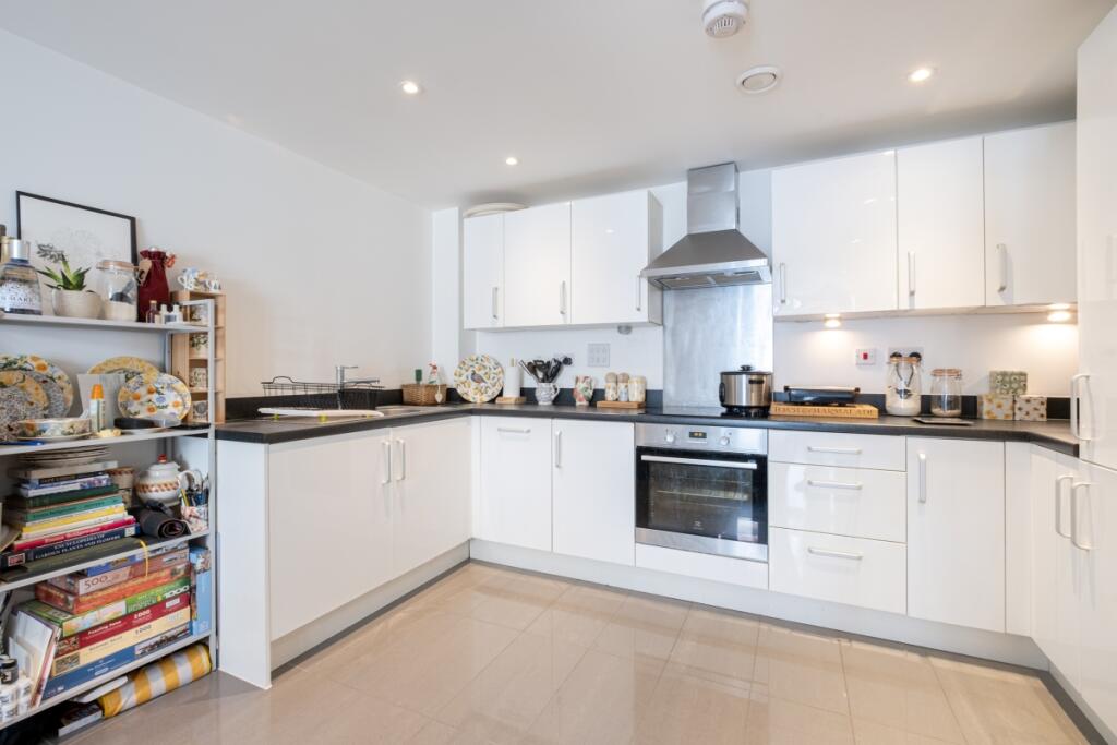 1 bed 1st Floor Flat for rent in Wandsworth. From Hamptons - Earlsfield & Southfields