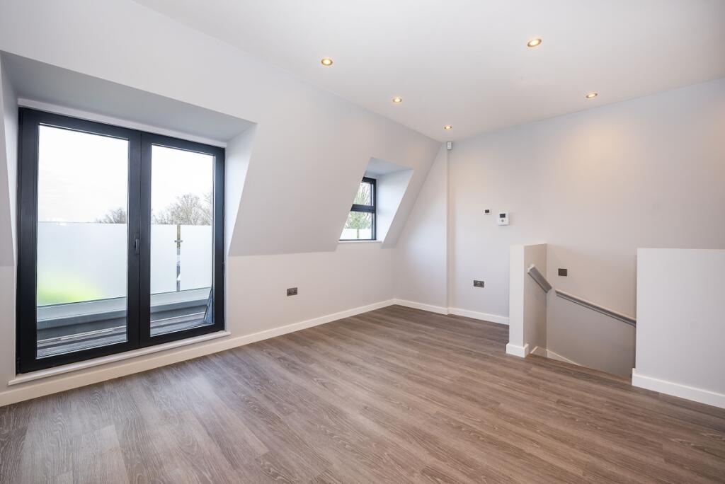 1 bed 1st Floor Flat for rent in Wandsworth. From Hamptons - Earlsfield & Southfields