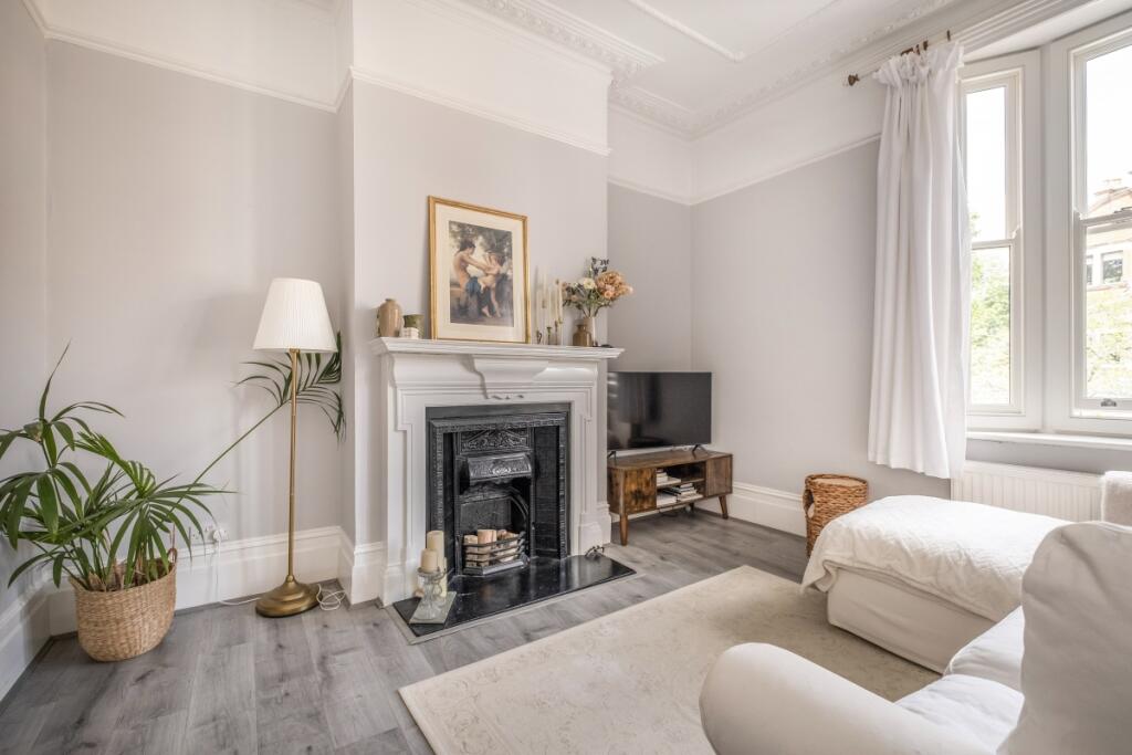 1 bed 1st Floor Flat for rent in Barnes. From Hamptons - East Sheen and Barnes