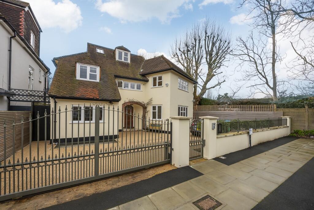 6 bed Detached for rent in Barnes. From Hamptons - East Sheen and Barnes 6 bed Detached for rent in Barnes. From Hamptons - East Sheen and Barnes