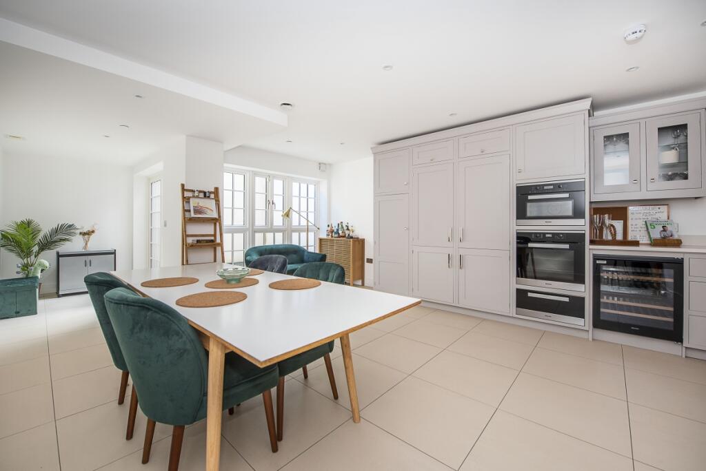 6 bed Mid Terraced House for rent in Putney. From Hamptons - East Sheen and Barnes
