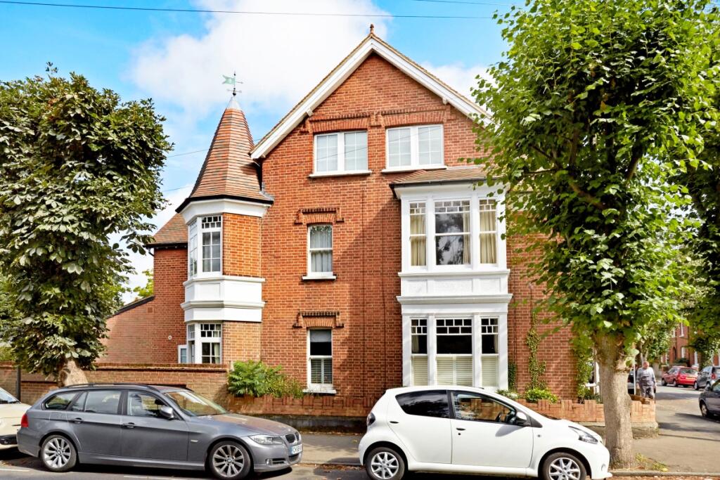 1 bed 1st Floor Flat for rent in East Molesey. From Hamptons - New Homes - Surrey New Homes