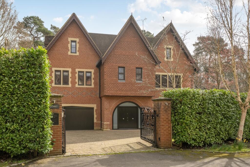 6 bed Detached for rent in Lower Kingswood. From Hamptons - New Homes - Surrey New Homes 6 bed Detached for rent in Lower Kingswood. From Hamptons - New Homes - Surrey New Homes