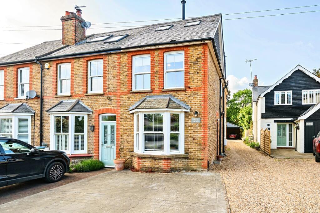 3 bed End of Terrace for rent in Pachesham Park. From Hamptons - New Homes - Surrey New Homes