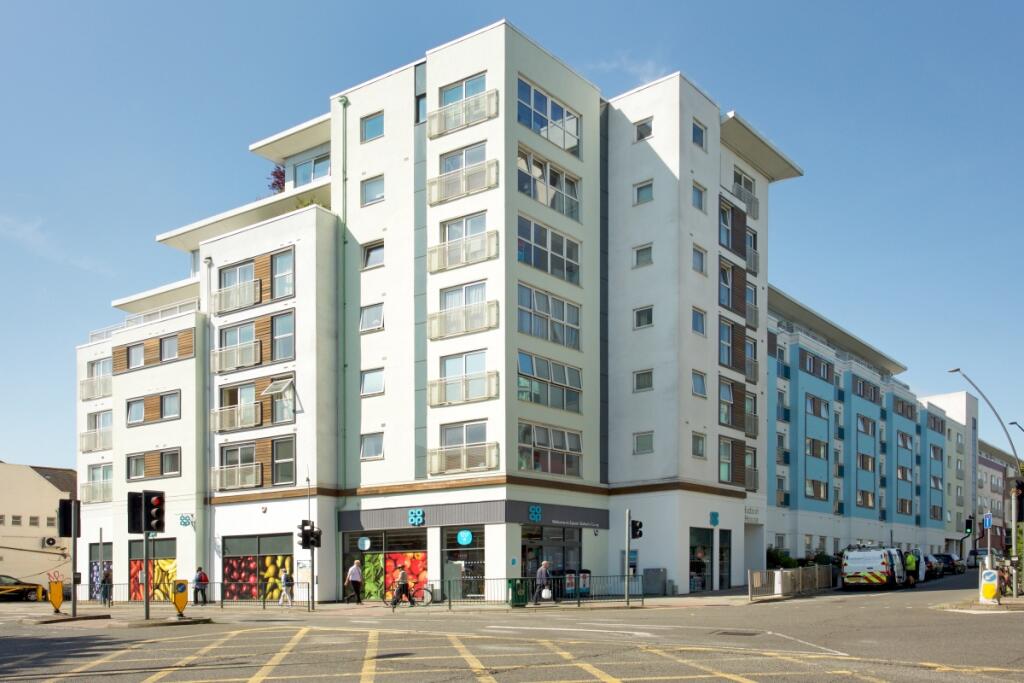 1 bed 1st Floor Flat for rent in Epsom. From Hamptons - New Homes - Surrey New Homes