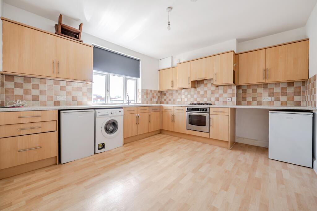 3 bed 1st Floor Flat for rent in Epsom. From Hamptons - New Homes - Surrey New Homes 3 bed 1st Floor Flat for rent in Epsom. From Hamptons - New Homes - Surrey New Homes