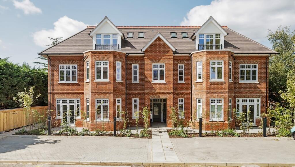 1 bed 1st Floor Flat for rent in Esher. From Hamptons - New Homes - Surrey New Homes