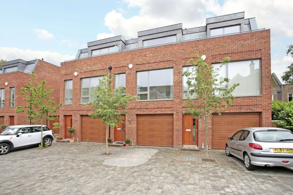 3 bed Town House for rent in Esher. From Hamptons - New Homes - Surrey New Homes 3 bed Town House for rent in Esher. From Hamptons - New Homes - Surrey New Homes