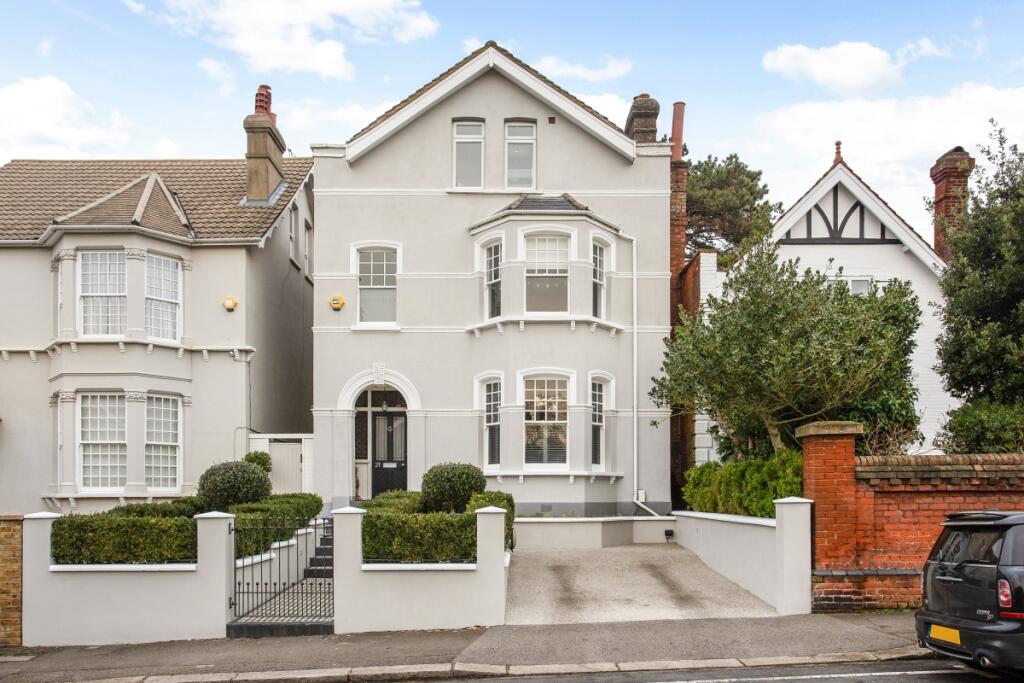 5 bed Detached for rent in Epsom. From Hamptons - New Homes - Surrey New Homes