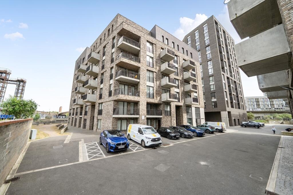 3 bed Apartment for rent in Deptford. From Hamptons - Greenwich