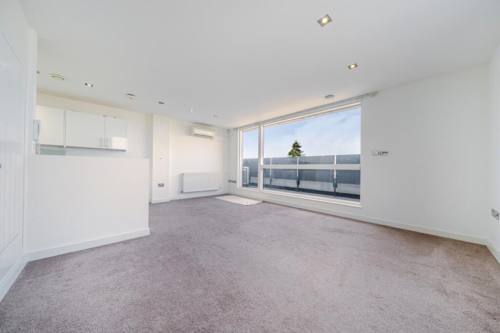 2 bed 1st Floor Flat for rent in Woolwich. From Hamptons - Greenwich