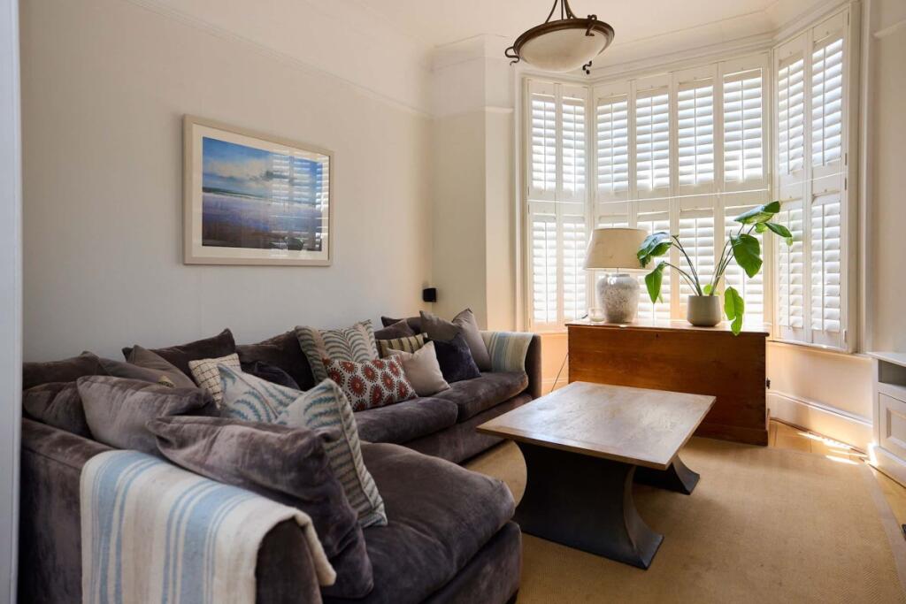 4 bed Mid Terraced House for rent in Woolwich. From Hamptons - Greenwich