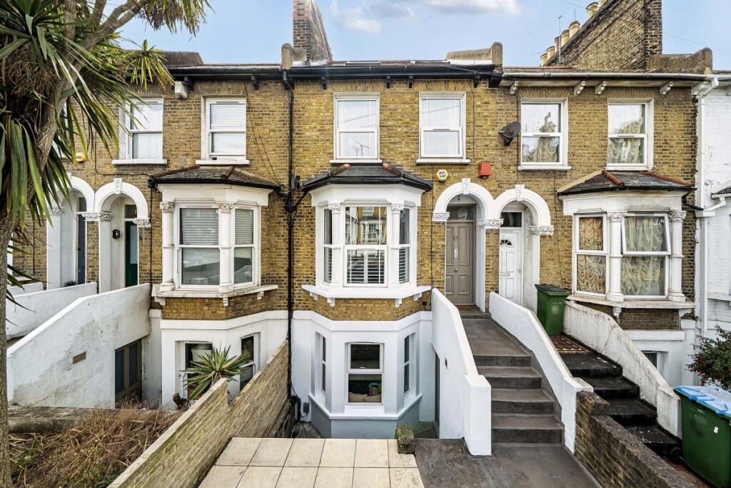 3 bed Mid Terraced House for rent in Greenwich. From Hamptons - Greenwich