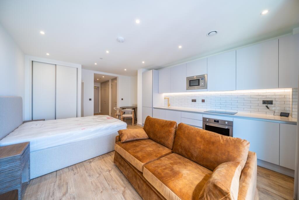 4 bed Apartment for rent in Walthamstow. From Hamptons - Greenwich 4 bed Apartment for rent in Walthamstow. From Hamptons - Greenwich
