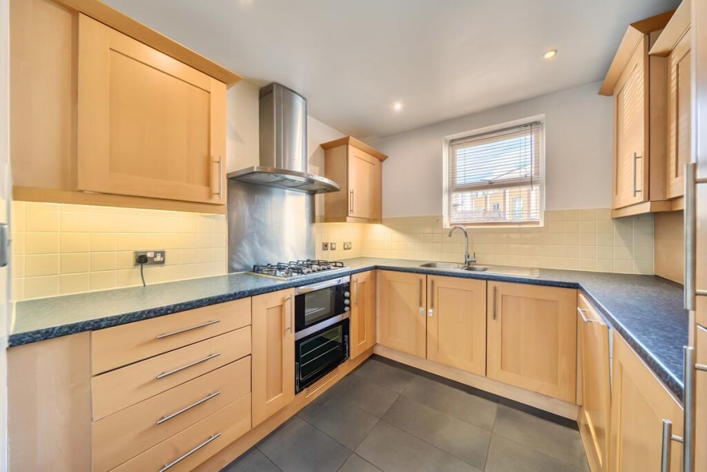 3 bed Mid Terraced House for rent in Greenwich. From Hamptons - Greenwich 3 bed Mid Terraced House for rent in Greenwich. From Hamptons - Greenwich