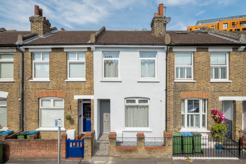3 bed Mid Terraced House for rent in Greenwich. From Hamptons - Greenwich 3 bed Mid Terraced House for rent in Greenwich. From Hamptons - Greenwich
