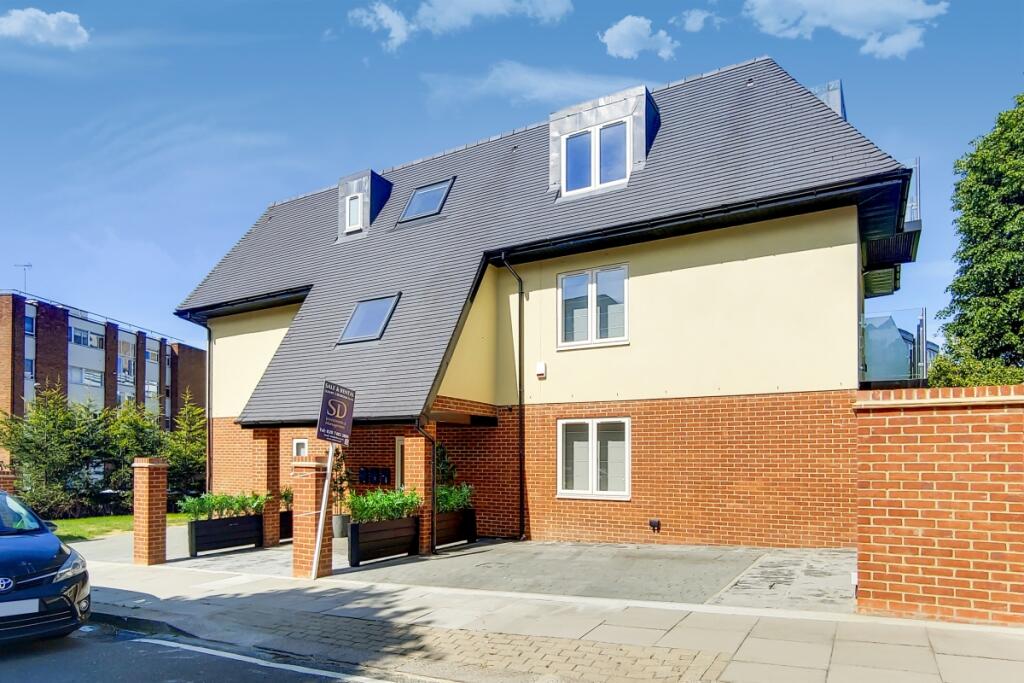 3 bed 1st Floor Flat for rent in Hendon. From Hamptons - Hampstead